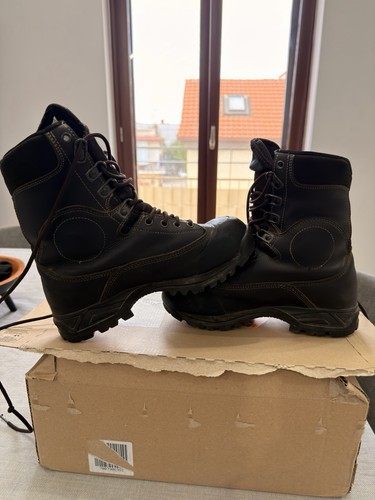 Anfibi modello militare